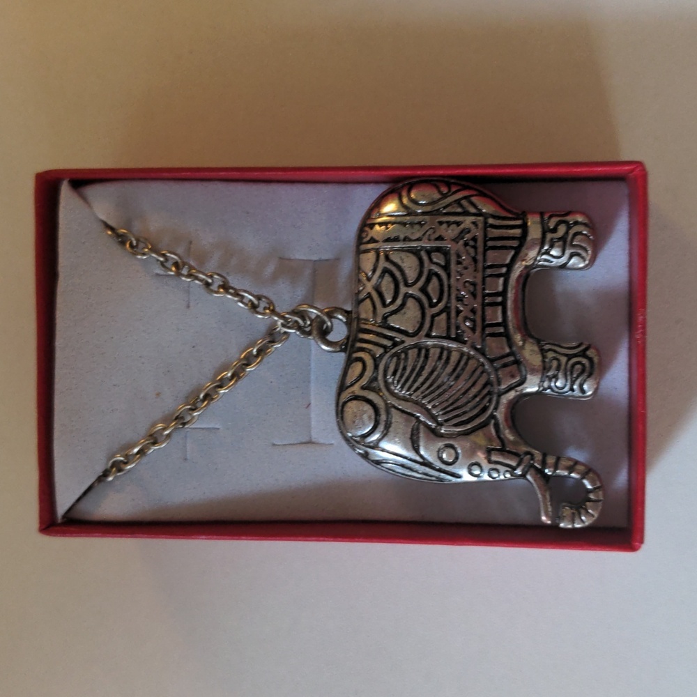 Silver Tone Elephant Necklace 30" Costume Sparkle - Picture 3 of 8